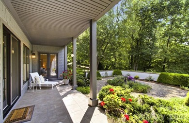 Offered for sale by its original owners, this traditional custom - photo 10