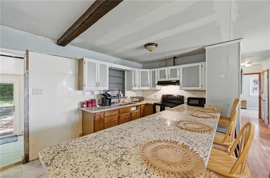 Welcome to 196 Beach Drive in beautiful Hartfield, VA, where - photo 11