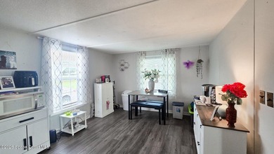 Move right into this charming 1-bedroom, 1-bath manufactured - photo 12
