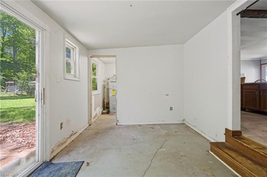 Welcome to 196 Beach Drive in beautiful Hartfield, VA, where - photo 13