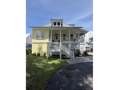 Blending relaxed elegance with unmistakable waterfront charm - photo 1