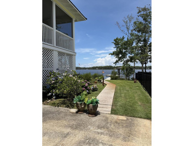 Blending relaxed elegance with unmistakable waterfront charm - photo 5