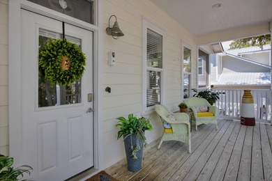 Blending relaxed elegance with unmistakable waterfront charm - photo 7