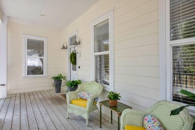 Blending relaxed elegance with unmistakable waterfront charm - photo 8