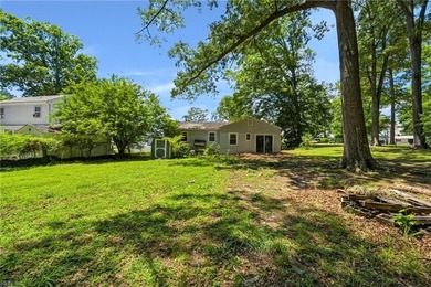 Welcome to 196 Beach Drive in beautiful Hartfield, VA, where - photo 28