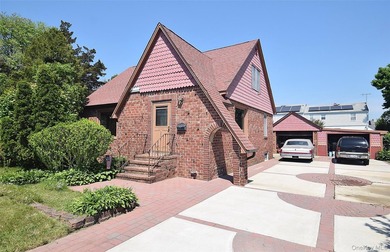 Property Lovers Delight...Charming 4BR, Brick * Built to Last* - photo 1