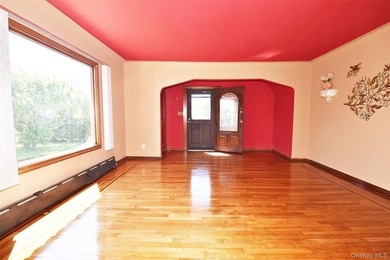 Property Lovers Delight...Charming 4BR, Brick * Built to Last* - photo 3
