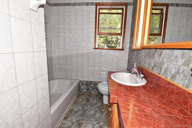 Property Lovers Delight...Charming 4BR, Brick * Built to Last* - photo 9