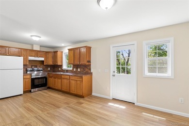 Welcome to this meticulously maintained Ranch in Bellport. This - photo 2
