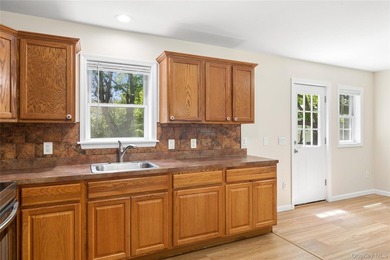 Welcome to this meticulously maintained Ranch in Bellport. This - photo 3