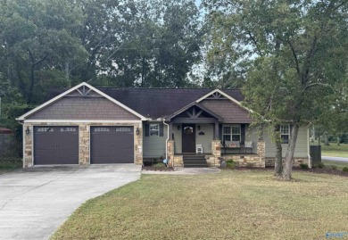 Lake Guntersville Home For Sale in Guntersville Alabama