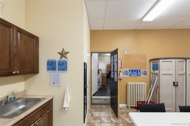 Strong mixed-use investment opportunity in Auburndale, Flushing - photo 13