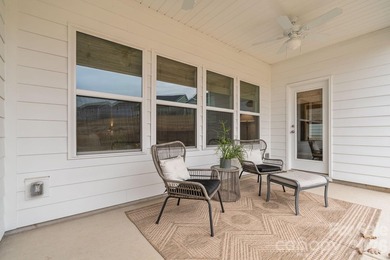 This stunning home features an open floor plan with a fantastic - photo 25