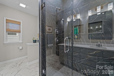 This stunning home features an open floor plan with a fantastic - photo 27