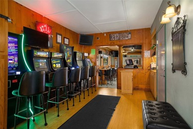 Established business located right along the Mississippi River;