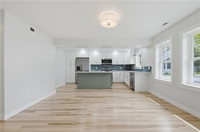 Set in a desirable Riverside location just moments from Crescent - photo 9