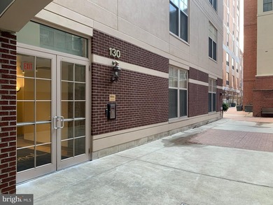 Rare 3 bedroom / 2 bedroom + den ground floor condominium rental - photo 13