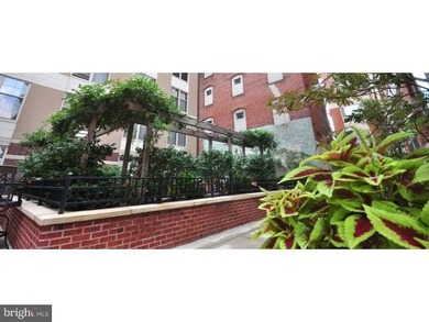 Rare 3 bedroom / 2 bedroom + den ground floor condominium rental - photo 16