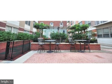 Rare 3 bedroom / 2 bedroom + den ground floor condominium rental - photo 18