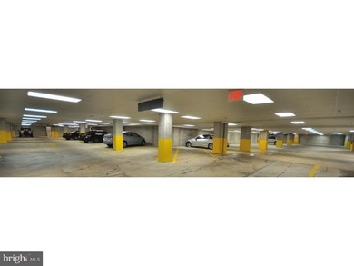 Rare 3 bedroom / 2 bedroom + den ground floor condominium rental - photo 19