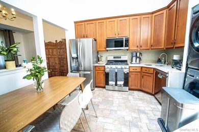 Beautiful legal 2-family home in the Bronx, perfect for an - photo 5