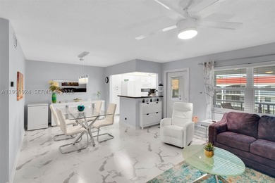 PRISTINE CONDITION and TOTALLY REMODELED unit in this IDEAL - photo 30