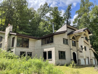 Thornapple River Home For Sale in Grand Rapids Michigan