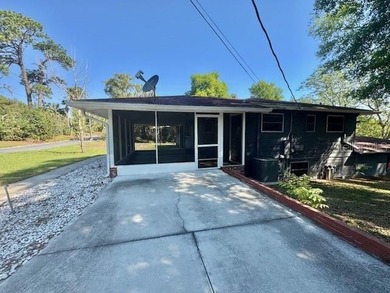 Welcome to this charming 3-bedroom, 2-bathroom pool home located - photo 4