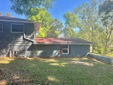 Welcome to this charming 3-bedroom, 2-bathroom pool home located - photo 5