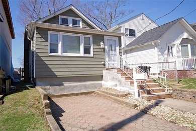 Location! Location! Location! Detached 1 family house in the - photo 4