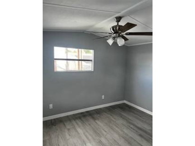 Beautiful, affordable, newly remodeled 1 bedroom/1 bath mobile - photo 7