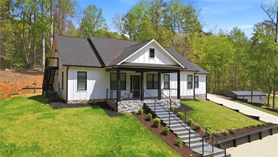 Beautiful move-in ready home featuring modern finishes, lake - photo 2