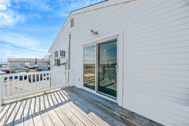 Welcome to 4 Bay Place, a spacious Hi-Ranch single-family home - photo 5