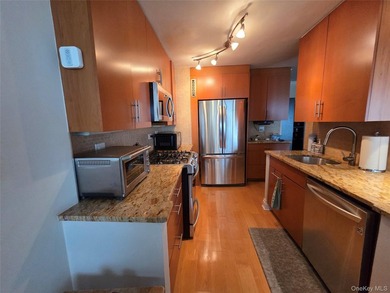 Rare Opportunity Luxury Coop Centrally Located. High Floor Move - photo 2