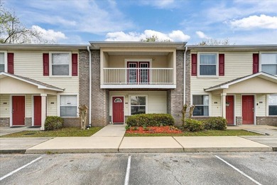 Freshly painted 2-bedroom, 2-bath townhome-style condo in a - photo 3