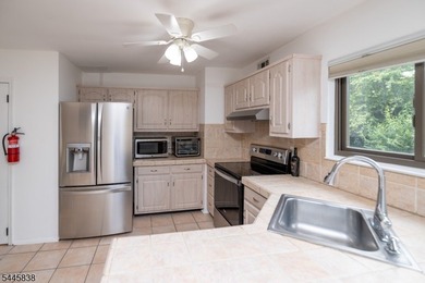 Welcome to this meticulously kept 2-bedroom townhouse complete - photo 11
