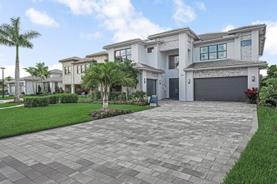 Lake Home For Sale in Palm Beach Gardens, Florida