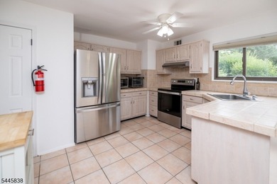 Welcome to this meticulously kept 2-bedroom townhouse complete - photo 13