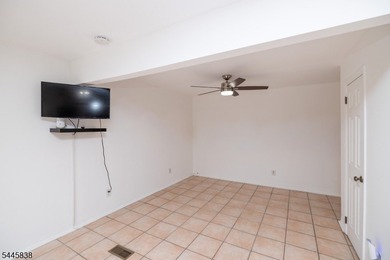 Welcome to this meticulously kept 2-bedroom townhouse complete - photo 16