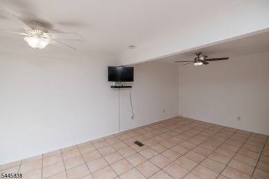 Welcome to this meticulously kept 2-bedroom townhouse complete - photo 17