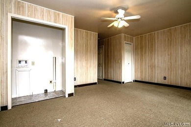 This three-story WATERFRONT townhome is an excellent investment - photo 18