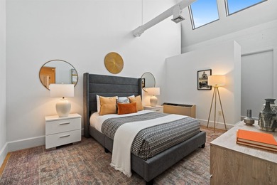 This 1,400 sq.ft. 2 bedroom, 2 bathroom duplex penthouse at - photo 19