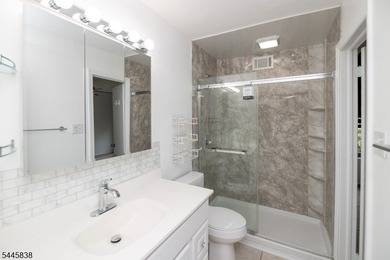 Welcome to this meticulously kept 2-bedroom townhouse complete - photo 21