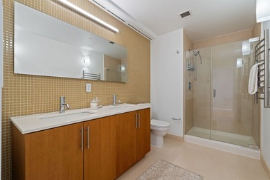 This 1,400 sq.ft. 2 bedroom, 2 bathroom duplex penthouse at - photo 22