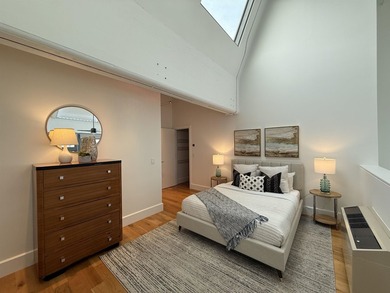 This 1,400 sq.ft. 2 bedroom, 2 bathroom duplex penthouse at - photo 24