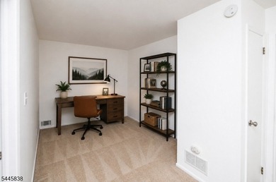 Welcome to this meticulously kept 2-bedroom townhouse complete - photo 30
