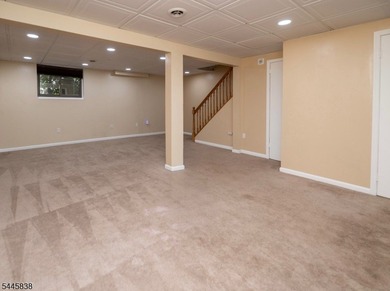 Welcome to this meticulously kept 2-bedroom townhouse complete - photo 32