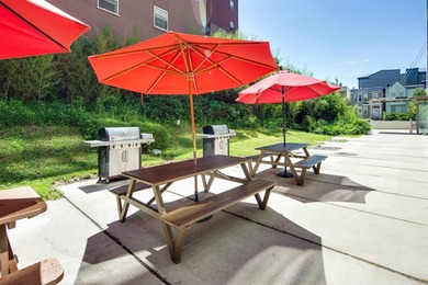 This 1,400 sq.ft. 2 bedroom, 2 bathroom duplex penthouse at - photo 33