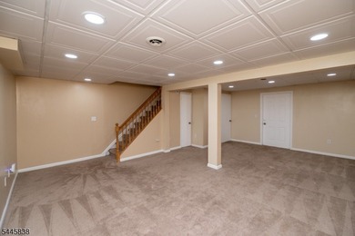 Welcome to this meticulously kept 2-bedroom townhouse complete - photo 34