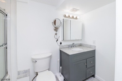 Welcome to this meticulously kept 2-bedroom townhouse complete - photo 36